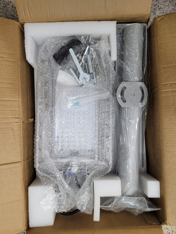 چراغ خیابانی خورشیدی کینگ لایت مدل King Light 1.0 (پکیج کامل با پنل و پایه)
